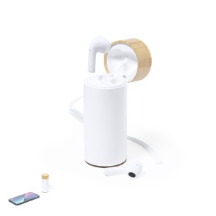 Lac - 4500 mAh. USB Ausgang. Typ C Ausgänge und Eingang. Bluetooth Ans