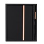 Kassex - Bloc Notes PU Recyclé. Couverture Rigide. 80 Feuilles. Stylo Aluminium Recyclé Inclus Kassex - Bloc Notes PU Recyclé. Couverture Rigide. 80 Feuilles. Stylo Aluminium Recyclé Inclus
