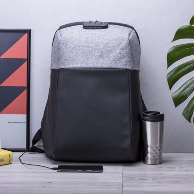 Ranley - USB Anschluss. Gepolsterte Laptoptasche und Tablet. Gepolster