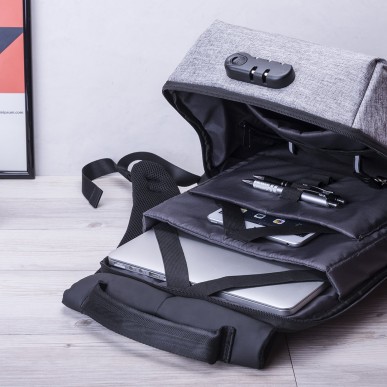 Ranley - USB Anschluss. Gepolsterte Laptoptasche und Tablet. Gepolster
